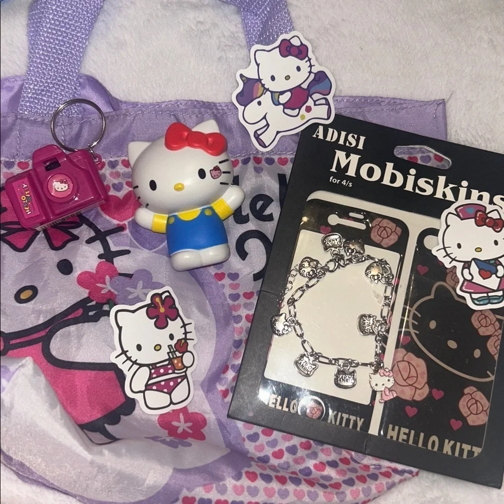 MYSTERY SURPRISE HELLO KITTY BAG - Picture 3 of 6